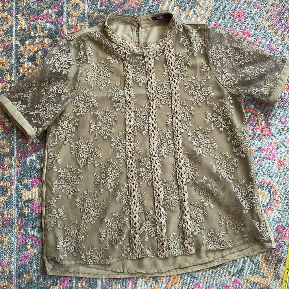 Women’s M Lace Overlay Short Sleeve Top Sage Green